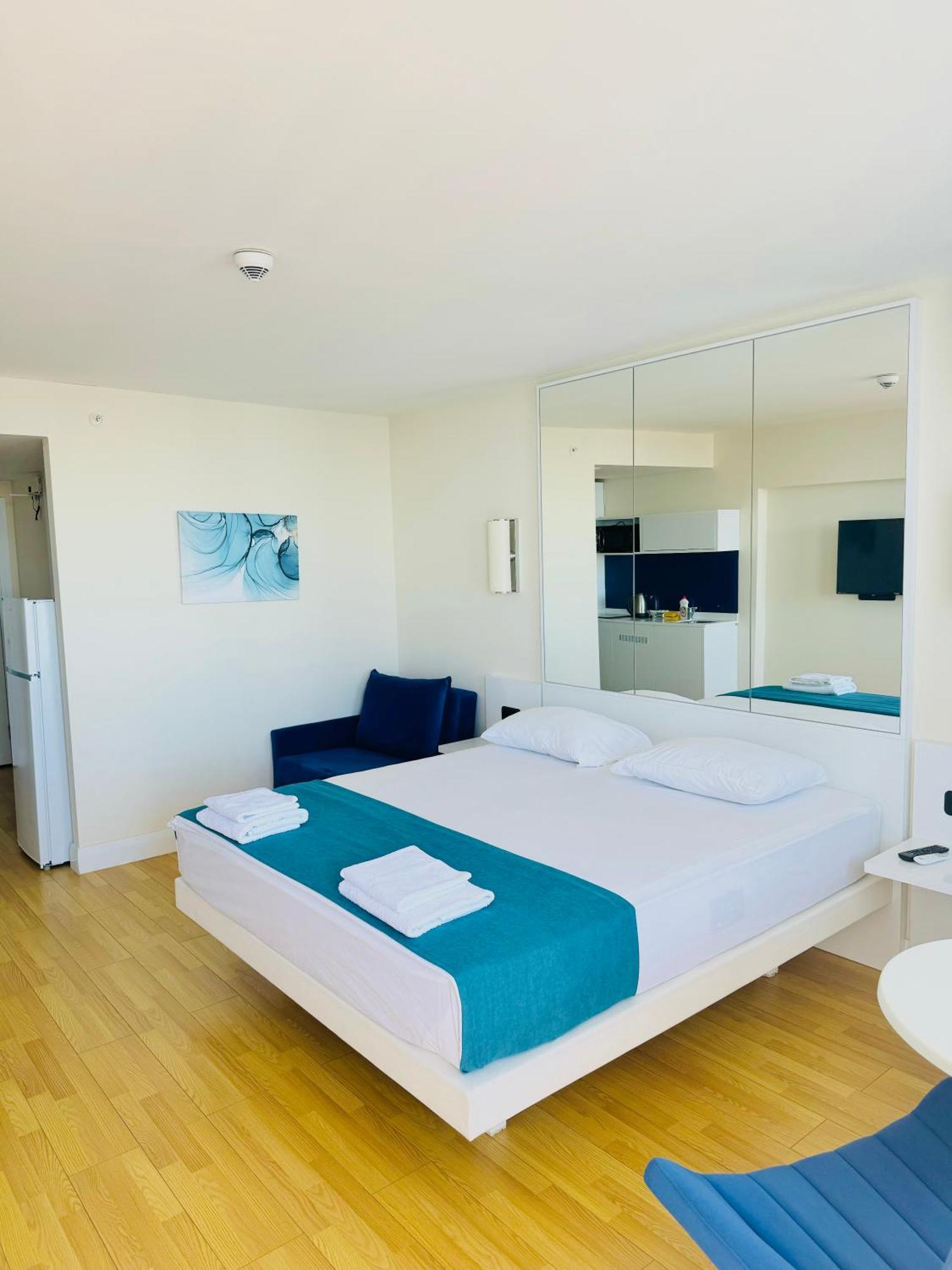 באטומי Lux Apartaments מראה חיצוני תמונה
